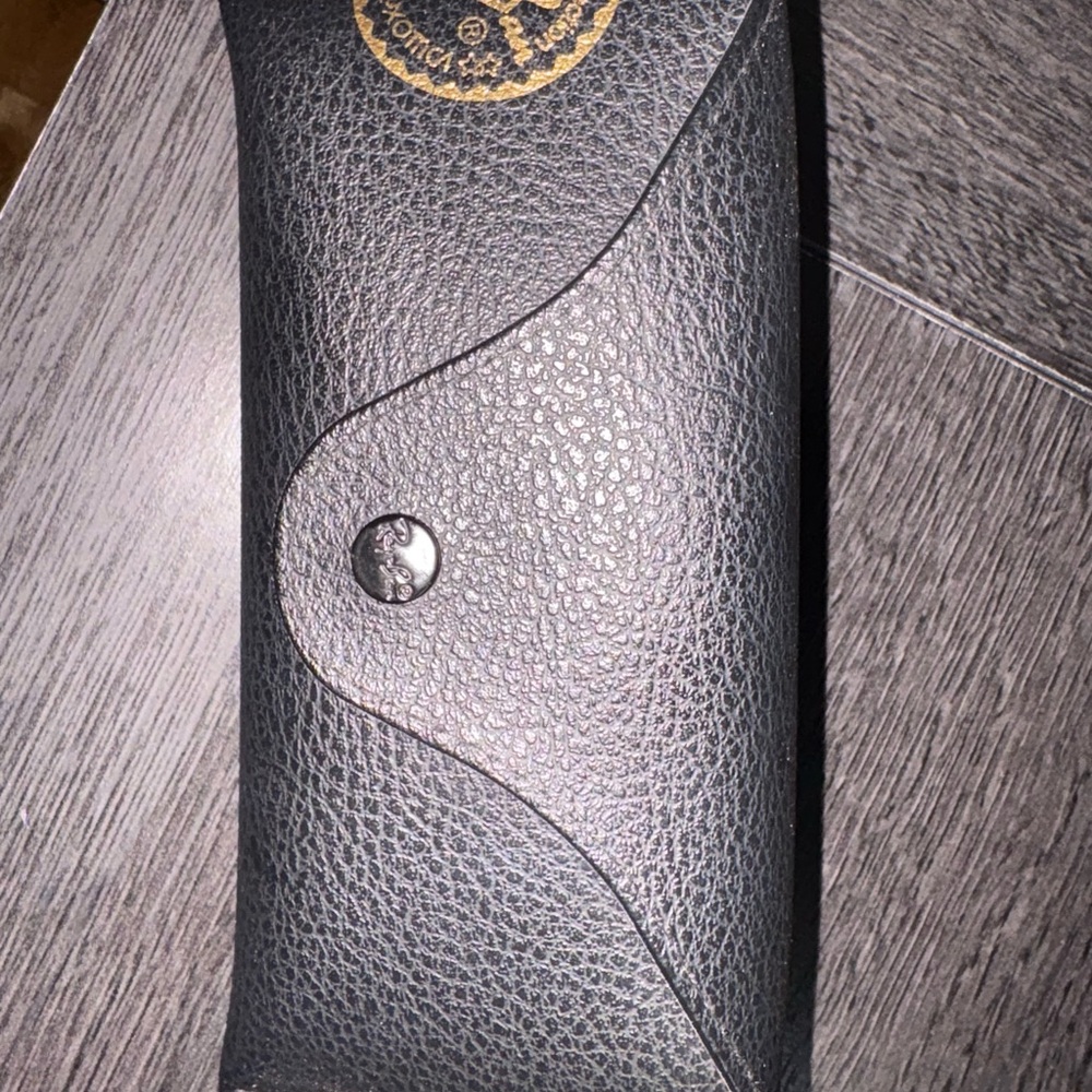 Ray-Ban women’s sunglasses with case